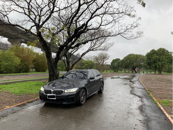 遲來的開箱 G31 520i Touring