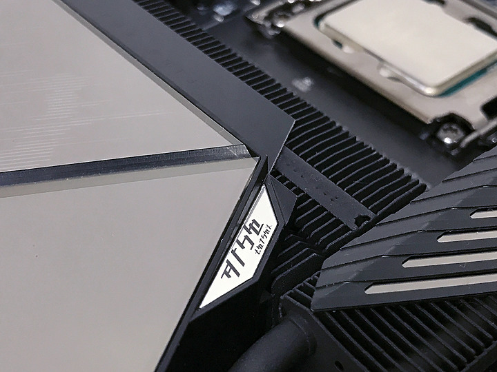 點我看大圖 GIGABYTE Z690 AORUS XTREME旗艦級極致主機板,開箱分享!