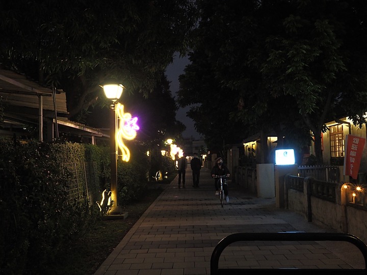 屏東市 屏東縣民公園|崇蘭新村(成功區)|勝利新村 之 屏東燈會展區 — 全臺首座工業遺構公園與最大面積日式宿舍群中的燈會