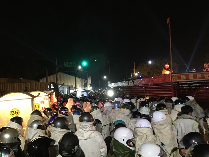 騎 遊 新 營 、 鹽 水 追 蜂 炮