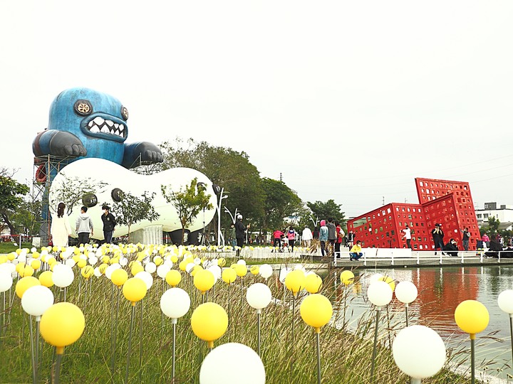 屏東市 屏東縣民公園|崇蘭新村(成功區)|勝利新村 之 屏東燈會展區 — 全臺首座工業遺構公園與最大面積日式宿舍群中的燈會