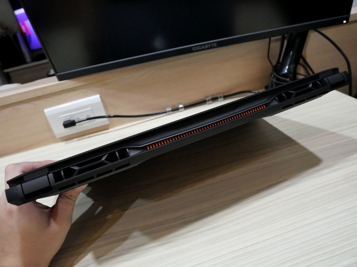 頂級配備電競筆電 AORUS 17 XE4 測試分享