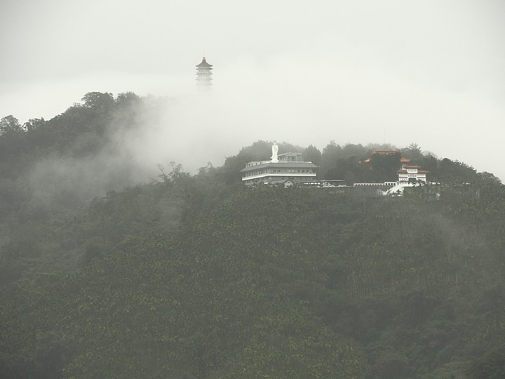 雨中日月潭紀實－朝霧碼頭、水社親水步道、蔣公涼亭、蔣介石碼頭、耶穌堂、梅荷園、向山遊客中心、玄奘寺、伊達邵