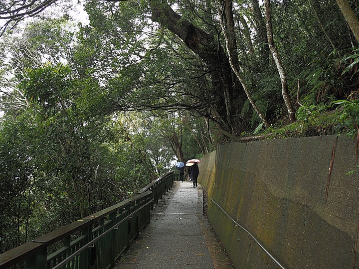 雨中日月潭紀實－朝霧碼頭、水社親水步道、蔣公涼亭、蔣介石碼頭、耶穌堂、梅荷園、向山遊客中心、玄奘寺、伊達邵
