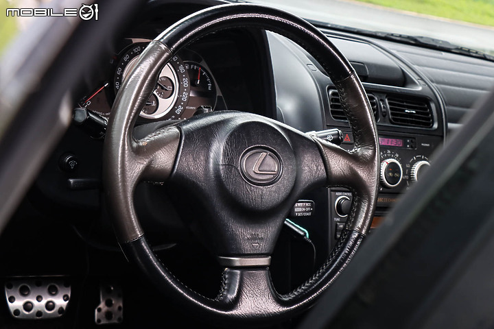 獨樹一格的操駕魅力傳承！Lexus「IS 200 Sport」x「IS 300h F Sport」