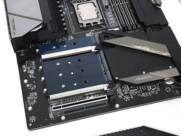 點我看大圖 GIGABYTE Z690 AORUS XTREME旗艦級極致主機板,開箱分享!
