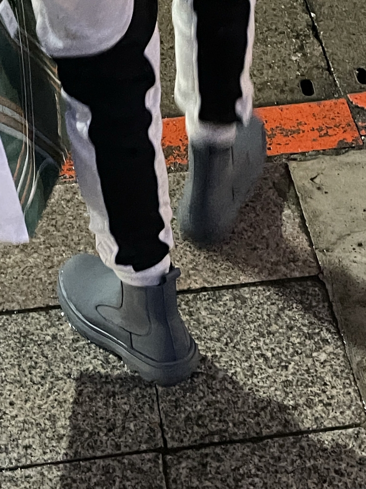 想請問這雙雨靴（應該是吧）的品牌