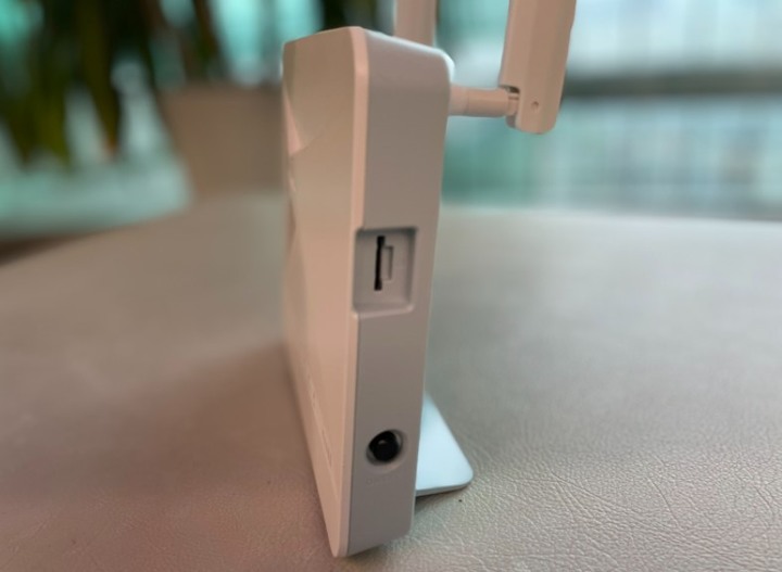 4G上網吃到飽! D-Link G415 4G路由器+E15延伸器組Mesh，網路零死角