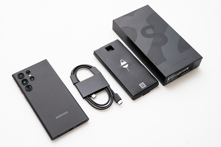 Galaxy S22 Ultra開箱 也跟Note20 Ultra比較一下
