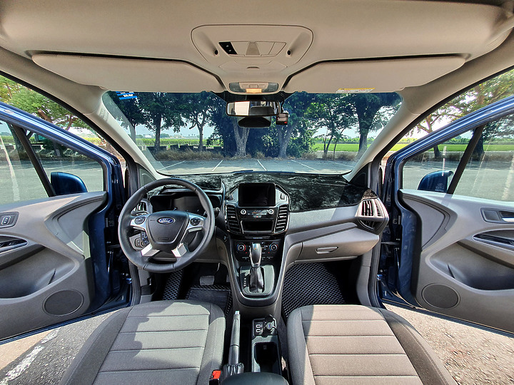 點我看大圖 Ford Tourneo Connect 使用心得
