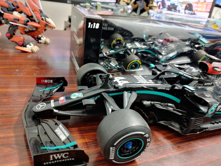 [開箱]RASTAR R/C 1/12  MERCEDES-AMG F1 TEAM W11
