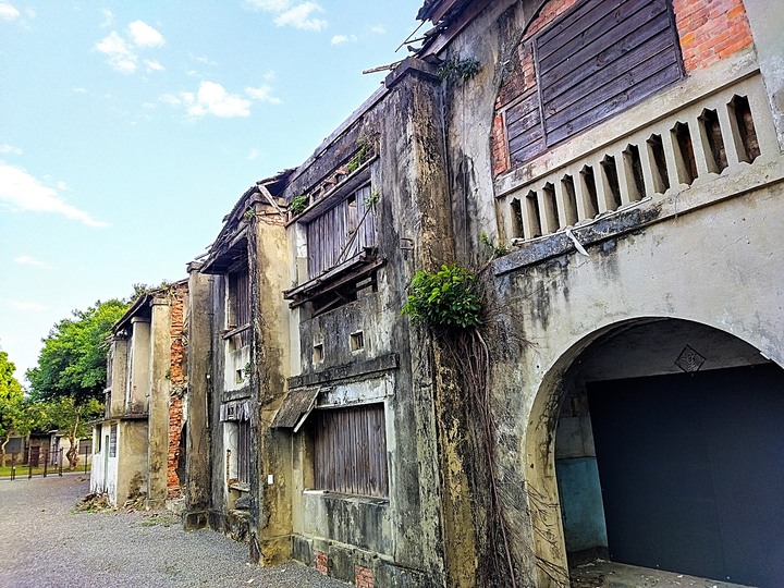 岡山 醒村 |原岡山日本海軍航空隊宿舍群 — 飛行教官們的宿舍,特殊的日治時期2層樓宿舍建築,電視劇《一把青》的取景場景