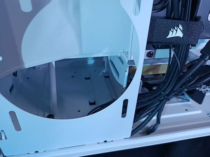 純白紳士 Corsair海盜船 iCUE 5000X RGB QL Edition 開箱評測