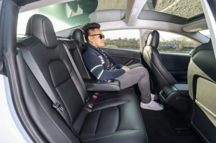 這台車也看起來太香了吧！但跟TESLA有可比性嗎?