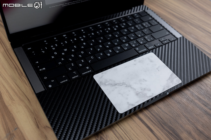 MacBook 需要包膜嗎？自己 DIY 貼膜紀錄、常見問題分享