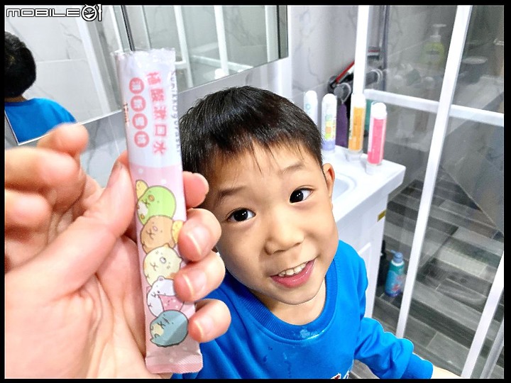點我看大圖 孩子們的牙醫師叫我一定要讓他們使用含氟量若達1000ppm的牙膏才能預防「蛀牙」(原來我之前一直用無效的產品)
