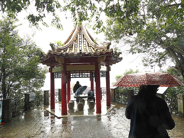 雨中日月潭紀實－朝霧碼頭、水社親水步道、蔣公涼亭、蔣介石碼頭、耶穌堂、梅荷園、向山遊客中心、玄奘寺、伊達邵