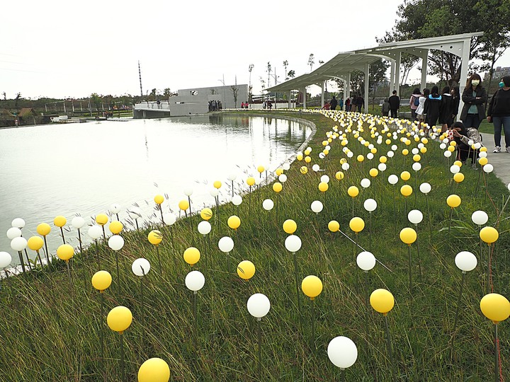 屏東市 屏東縣民公園|崇蘭新村(成功區)|勝利新村 之 屏東燈會展區 — 全臺首座工業遺構公園與最大面積日式宿舍群中的燈會