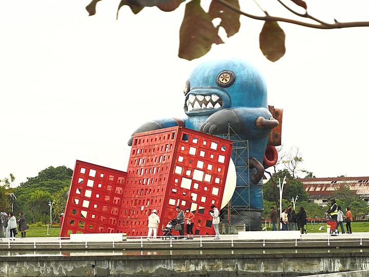 屏東市 屏東縣民公園|崇蘭新村(成功區)|勝利新村 之 屏東燈會展區 — 全臺首座工業遺構公園與最大面積日式宿舍群中的燈會