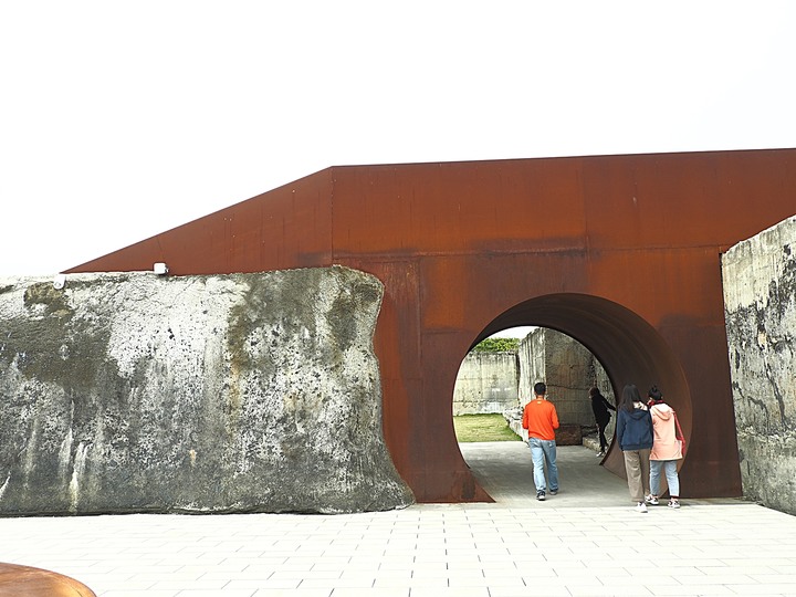 屏東市 屏東縣民公園|崇蘭新村(成功區)|勝利新村 之 屏東燈會展區 — 全臺首座工業遺構公園與最大面積日式宿舍群中的燈會