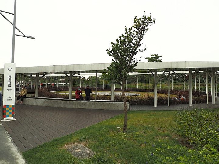 屏東市 屏東縣民公園|崇蘭新村(成功區)|勝利新村 之 屏東燈會展區 — 全臺首座工業遺構公園與最大面積日式宿舍群中的燈會
