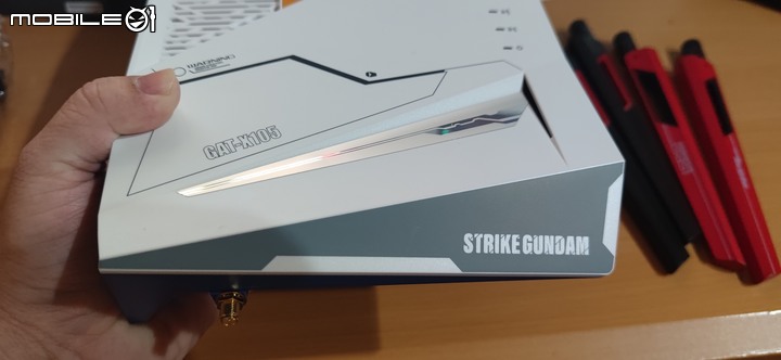 點我看大圖 華碩 rt-ax88u x gundam鋼彈 簡易開箱
