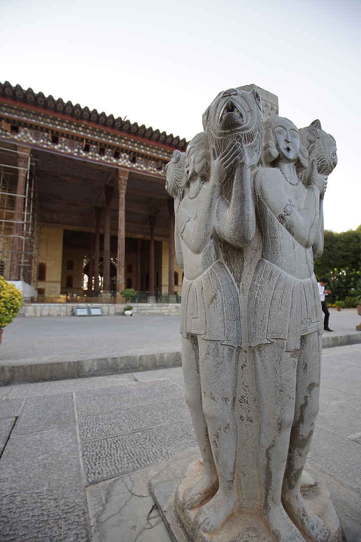 【外星貓遊地球】伊朗,一個神祕古老、又迷人的國度(第十章-星期五清真寺、伊斯法罕大巴札、四十柱宮)