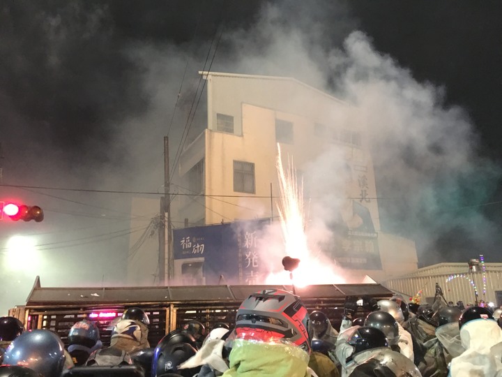 騎 遊 新 營 、 鹽 水 追 蜂 炮