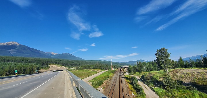 三單千里，穿過洛磯山脈，我只是很想看海。