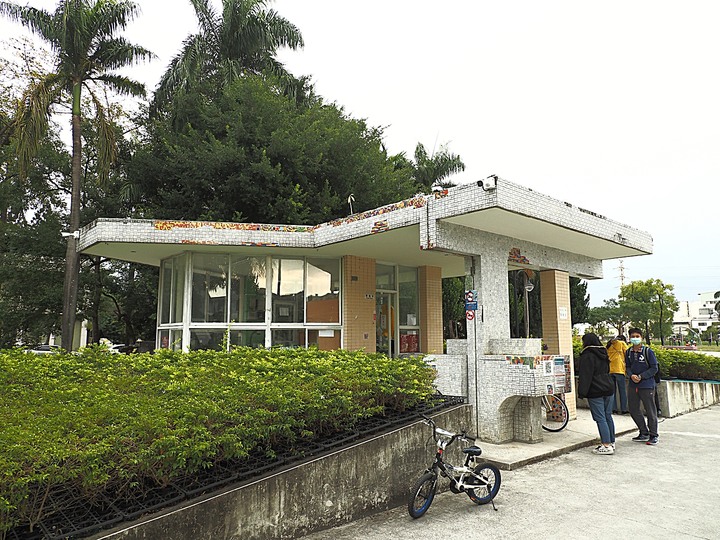 屏東市 屏東縣民公園|崇蘭新村(成功區)|勝利新村 之 屏東燈會展區 — 全臺首座工業遺構公園與最大面積日式宿舍群中的燈會