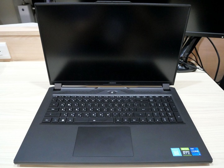 頂級配備電競筆電 AORUS 17 XE4 測試分享