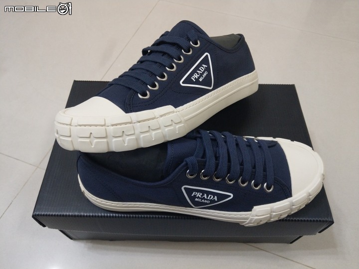 PRADA 帆布鞋