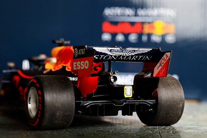 《 MINICHAMPS 1:18 Red Bull RB15 F1賽車模型 》賽道靈魂，飆速求生