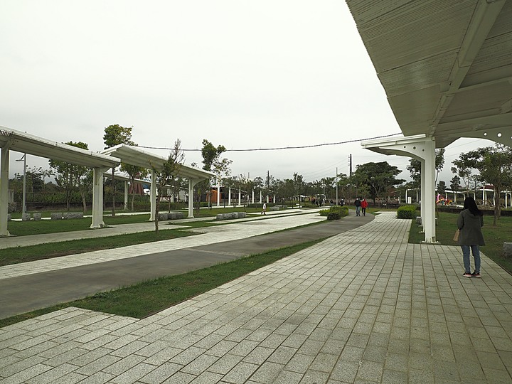 屏東市 屏東縣民公園|崇蘭新村(成功區)|勝利新村 之 屏東燈會展區 — 全臺首座工業遺構公園與最大面積日式宿舍群中的燈會
