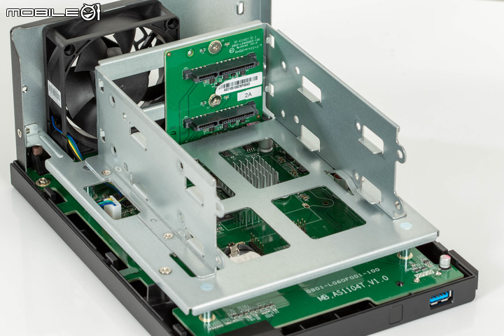 ASUSTOR DRIVESTOR 2 AS1102T NAS 開箱 在平實價格內提供 2.5 Gbps 連網備份選擇
