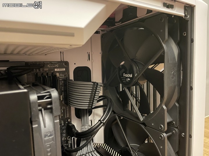 Fractal Design Torrent Compact 緊湊型ATX機殼 開箱+測試