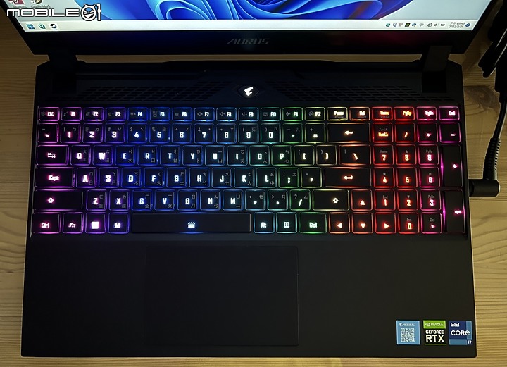 點我看大圖 窄框設計12代 3070Ti 高規搭載AORUS 15 XE4 炫影黑遊戲筆電開箱