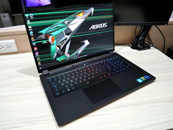 頂級配備電競筆電 AORUS 17 XE4 測試分享