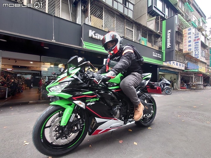 點我看大圖 【新車開箱】 2022年式 ZX6R 生日當天浮誇開箱~ (文多圖多廢話也很多XD)