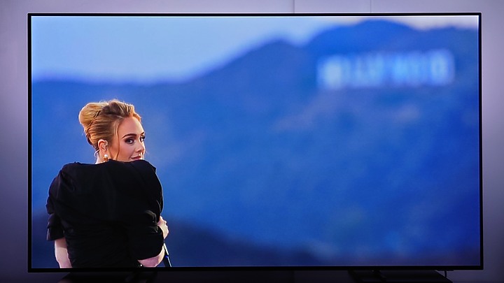 [開箱] 飛利浦 PHILIPS TV OLED806 輕旗艦新機 影音與電玩的斜槓王者