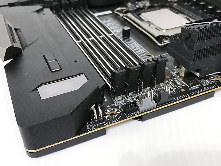 點我看大圖 GIGABYTE Z690 AORUS XTREME旗艦級極致主機板,開箱分享!