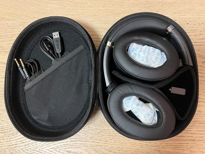 開箱趣 - ROG STRIX GO 藍芽電競耳機