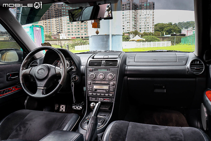 獨樹一格的操駕魅力傳承！Lexus「IS 200 Sport」x「IS 300h F Sport」