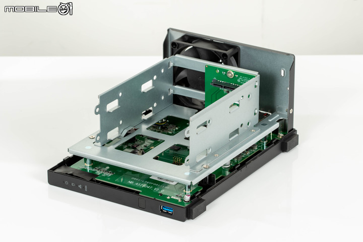ASUSTOR DRIVESTOR 2 AS1102T NAS 開箱 在平實價格內提供 2.5 Gbps 連網備份選擇