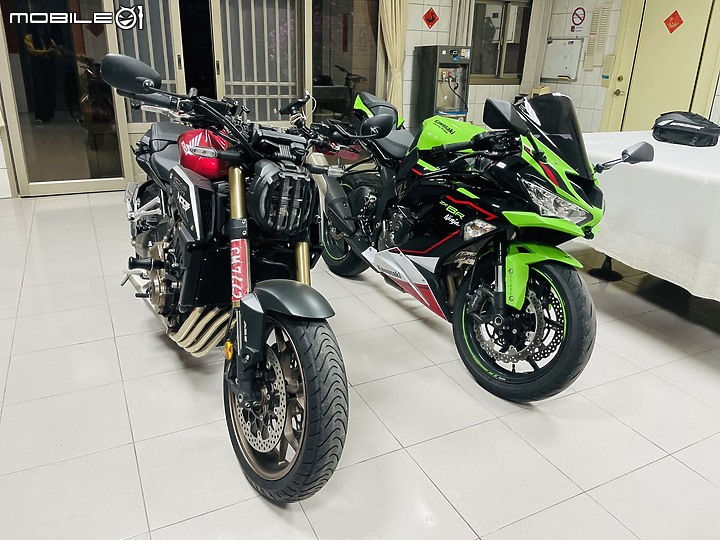 點我看大圖 【新車開箱】 2022年式 ZX6R 生日當天浮誇開箱~ (文多圖多廢話也很多XD)
