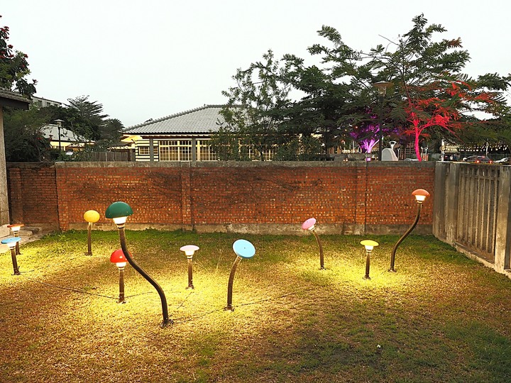 屏東市 屏東縣民公園|崇蘭新村(成功區)|勝利新村 之 屏東燈會展區 — 全臺首座工業遺構公園與最大面積日式宿舍群中的燈會