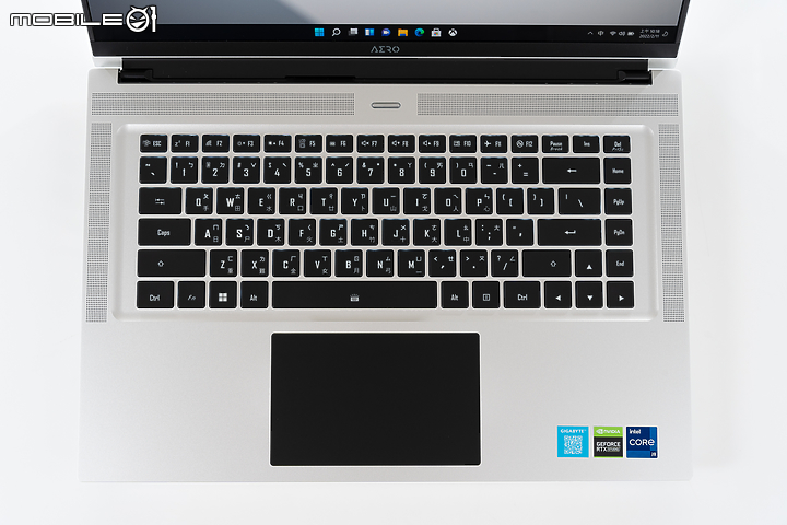 GIGABYTE AERO 16 YE5 測試報告｜頂尖效能的創作者筆電