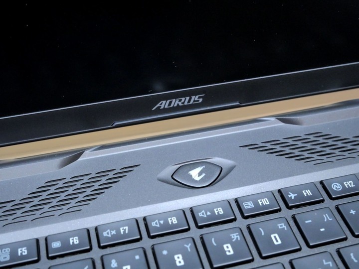 頂級配備電競筆電 AORUS 17 XE4 測試分享