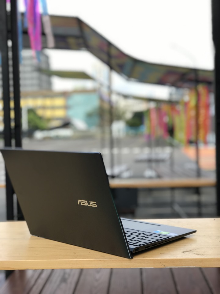 ZenBook UX5400 滿足頂級的視覺饗宴