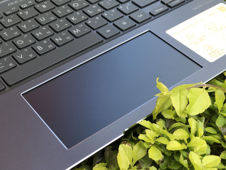 ZenBook UX5400 滿足頂級的視覺饗宴